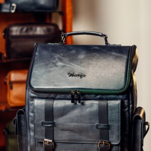 MORRAL NÓMADA EN CUERO NEGRO
